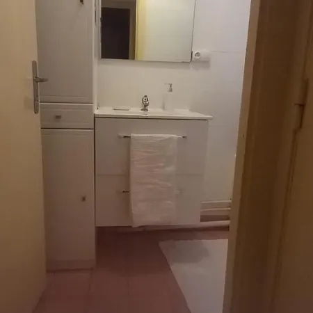 2 Arena - La Chapelle Privat bolig *